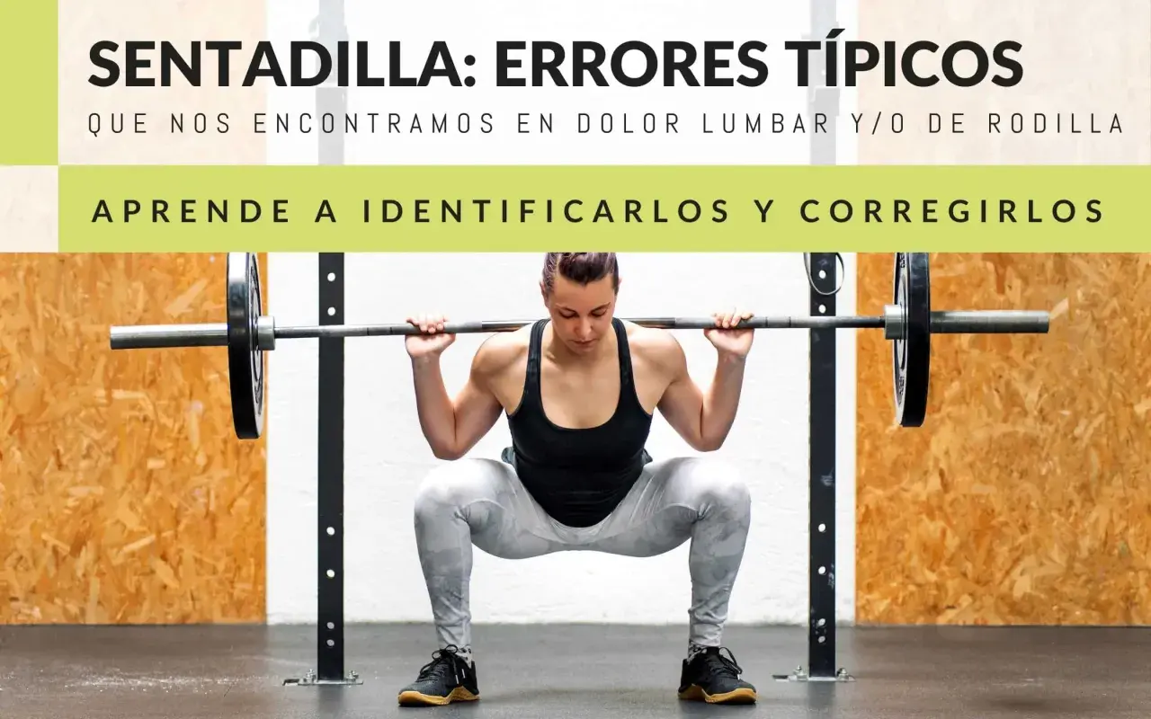 Mujer haciendo sentadilla con barra. Aprende cómo hacer una sentadilla correctamente para evitar dolor lumbar y de rodilla.
